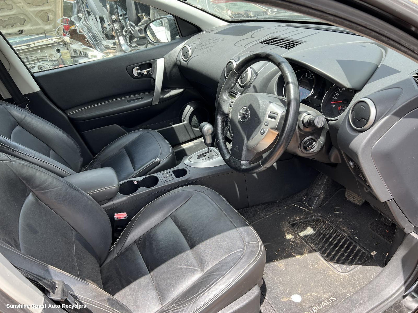 2010 Nissan Dualis Headrest