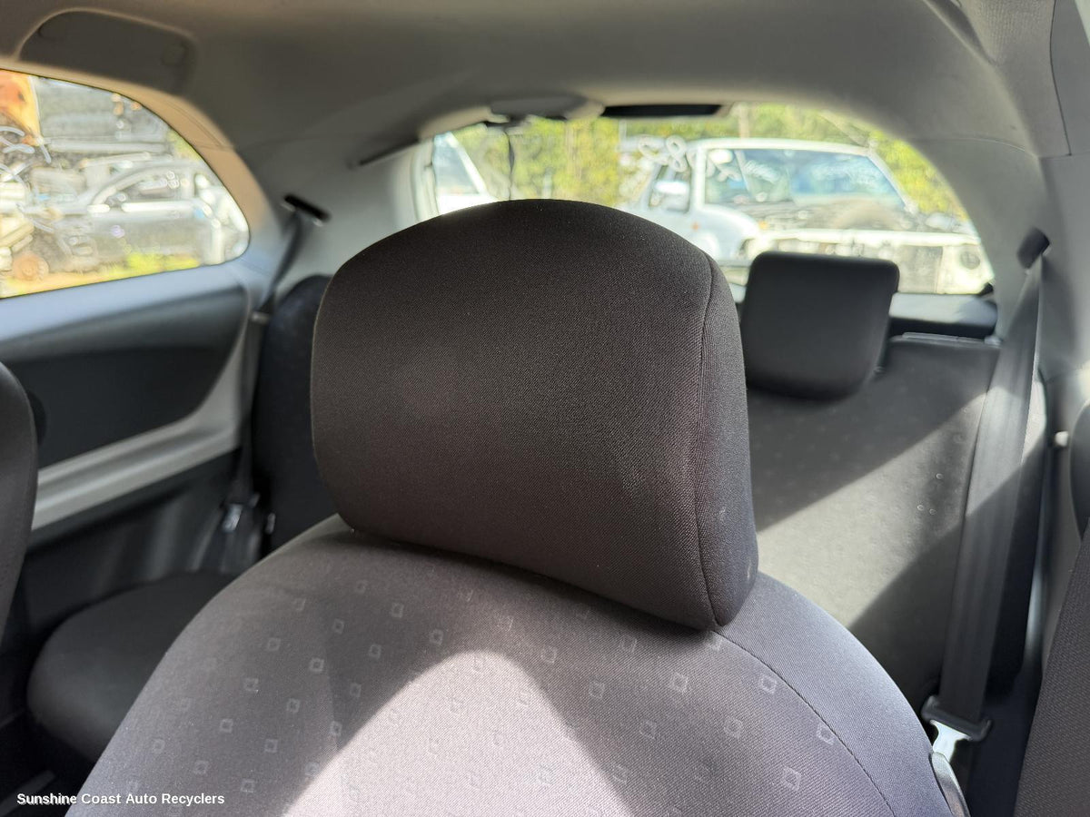 2005-2016 Toyota Yaris Headrest