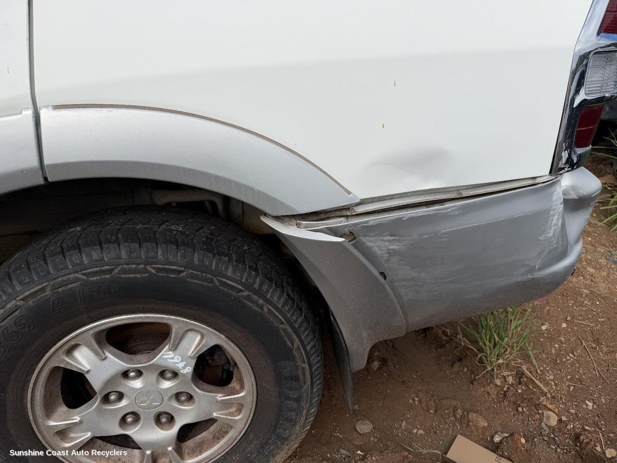 2000-2002 Mitsubishi Pajero Wheel Arch Flare