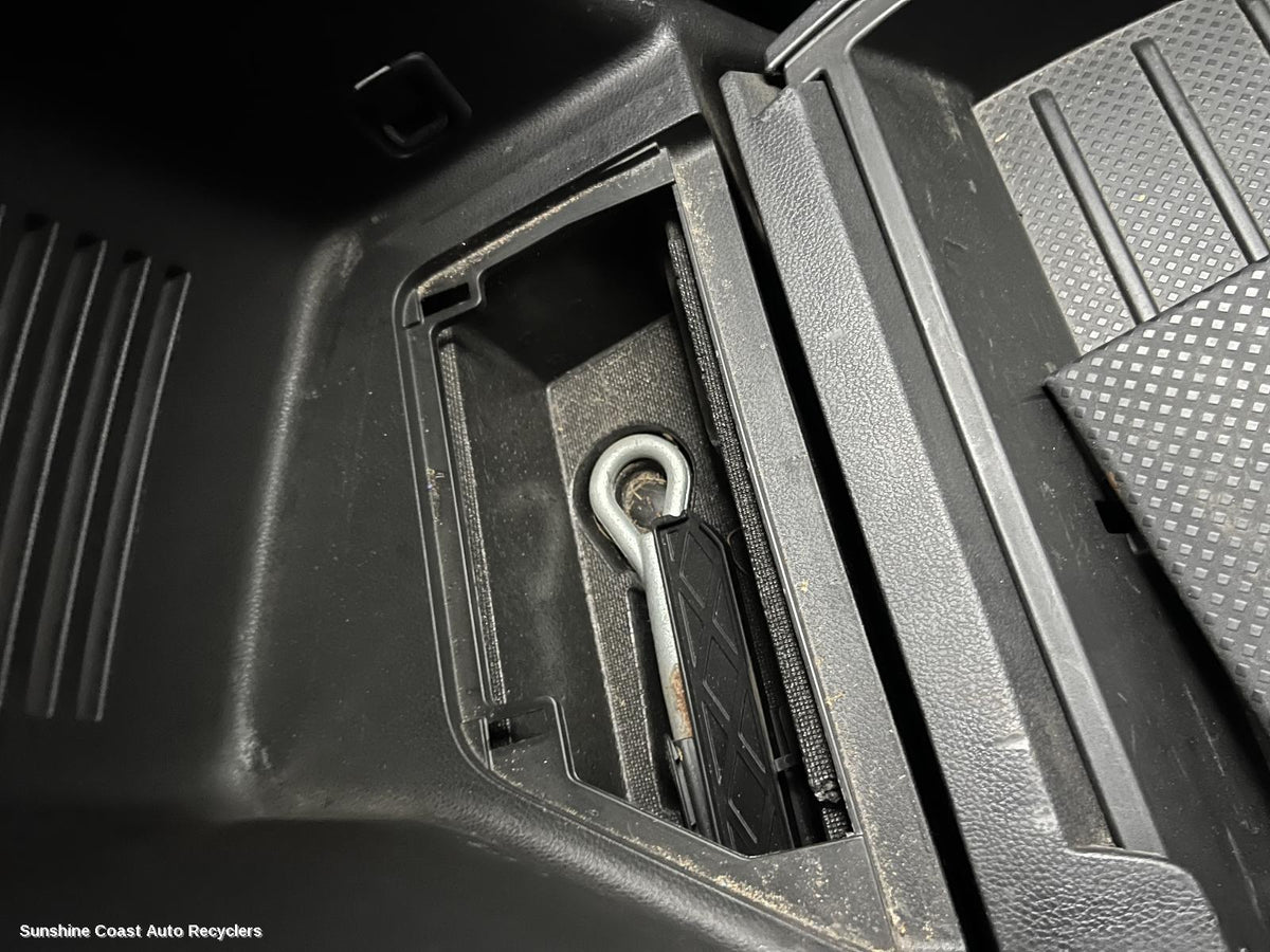 2007-2013 Nissan Xtrail Jack Tool Kit