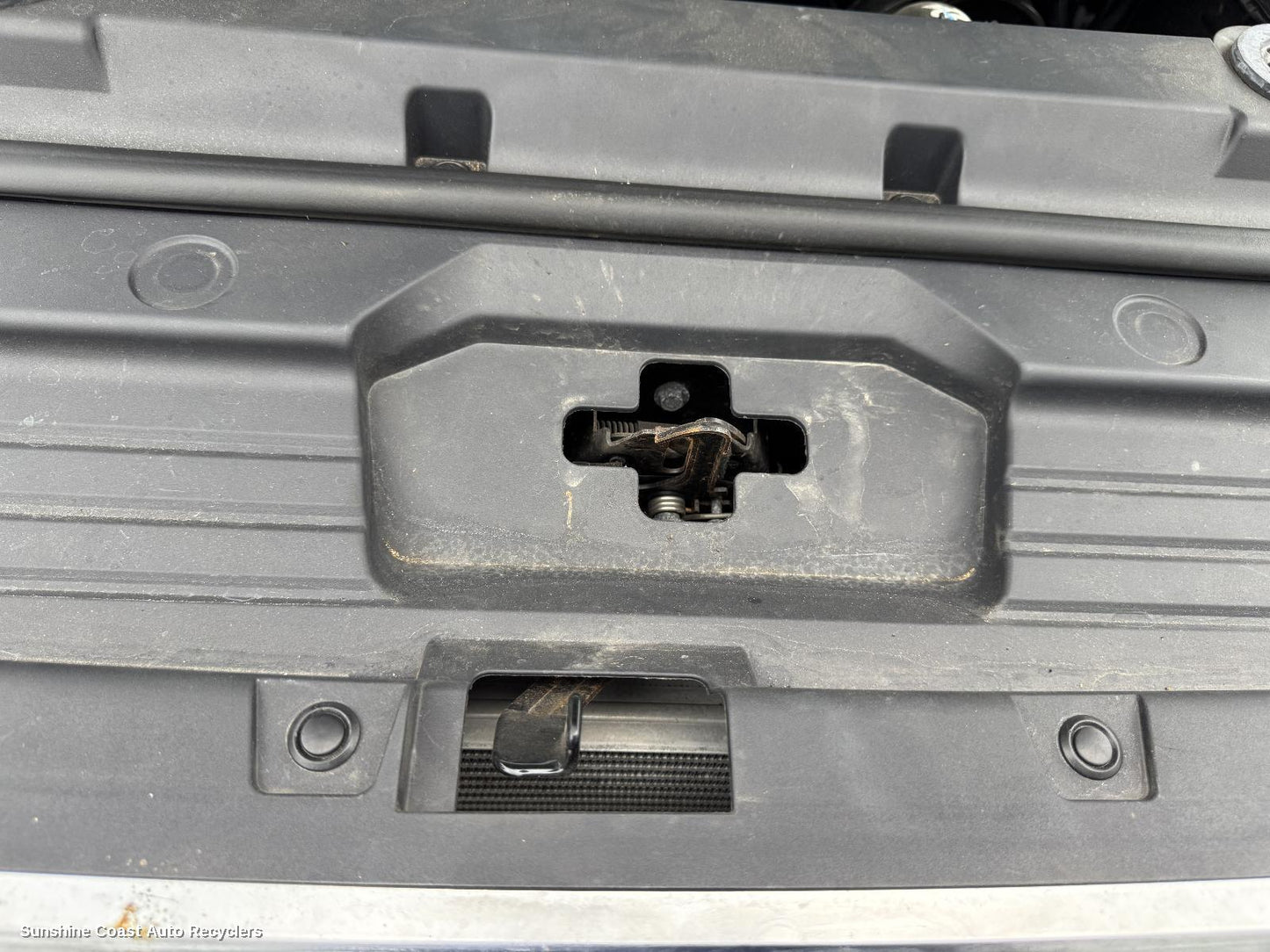 2022 Ldv D90 Bonnet Lock Support