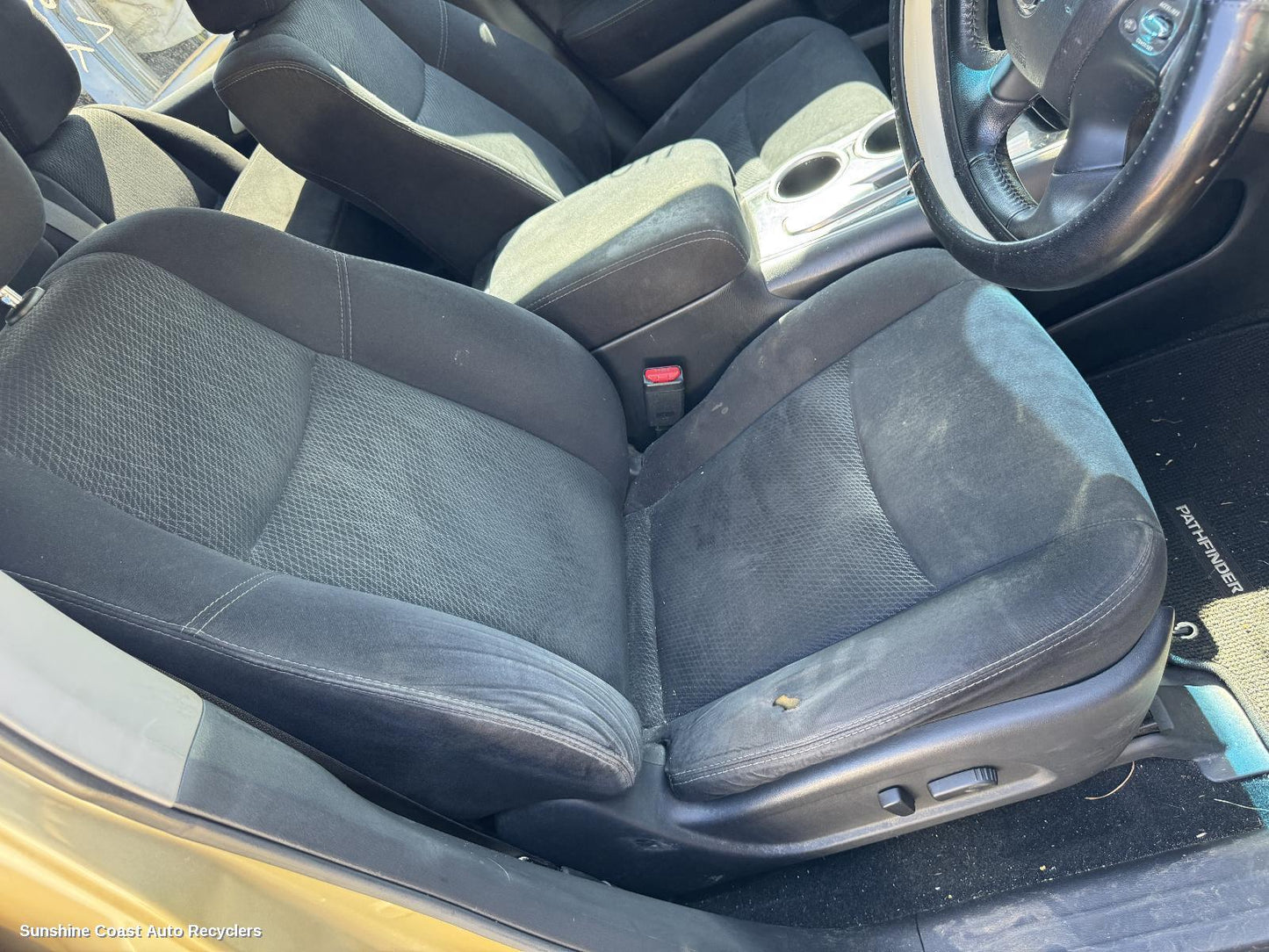 2014 Nissan Pathfinder Front Seat
