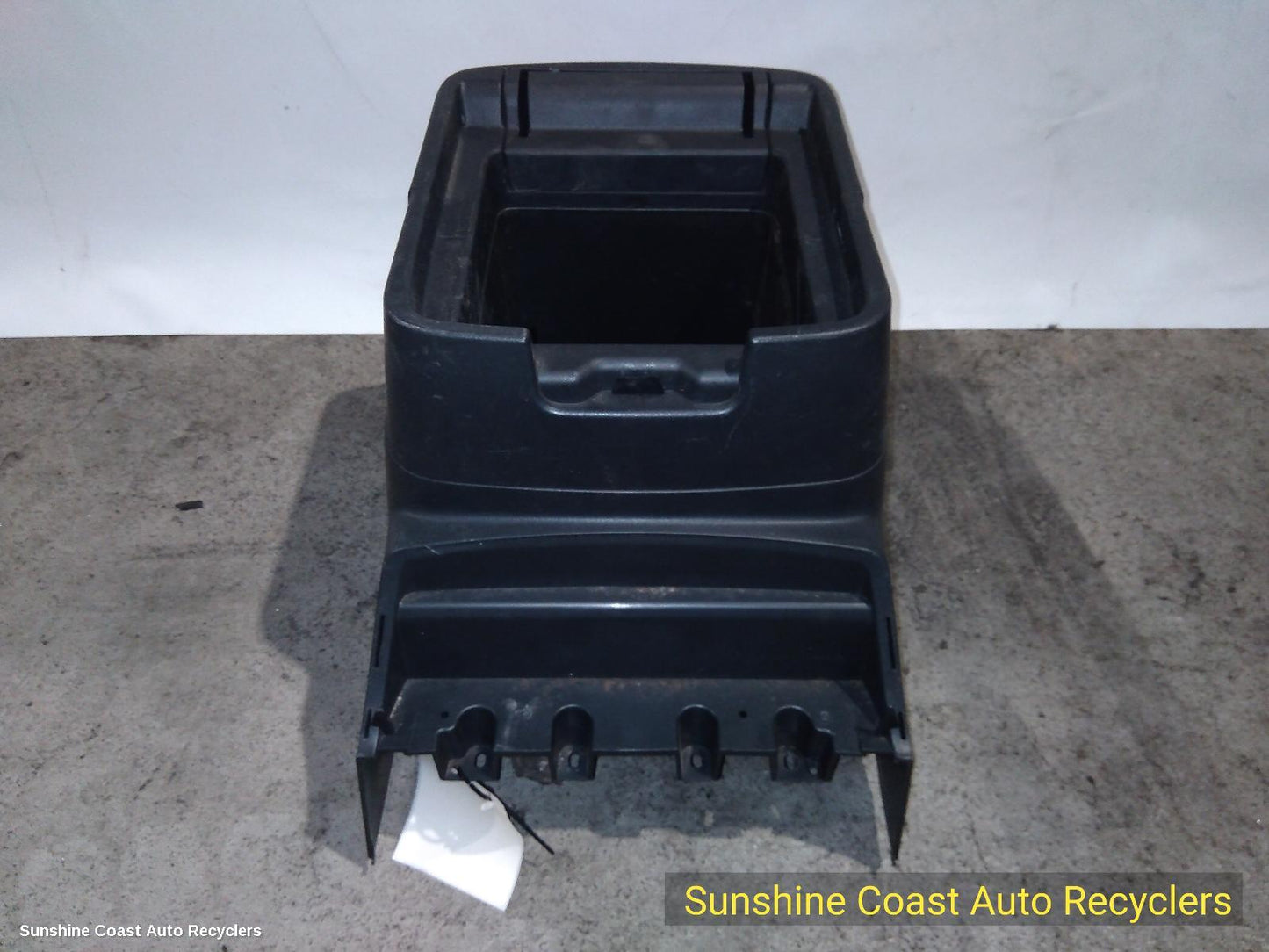 2006-2014 Mitsubishi Pajero Console