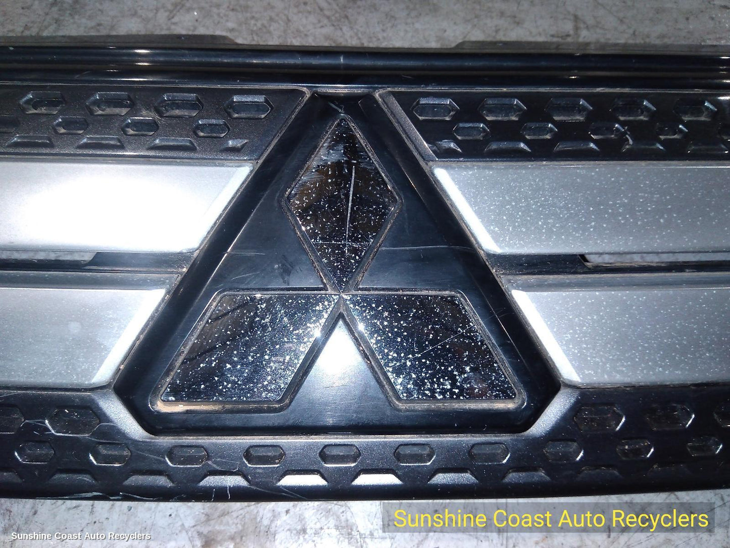 2016 Mitsubishi Outlander Grille