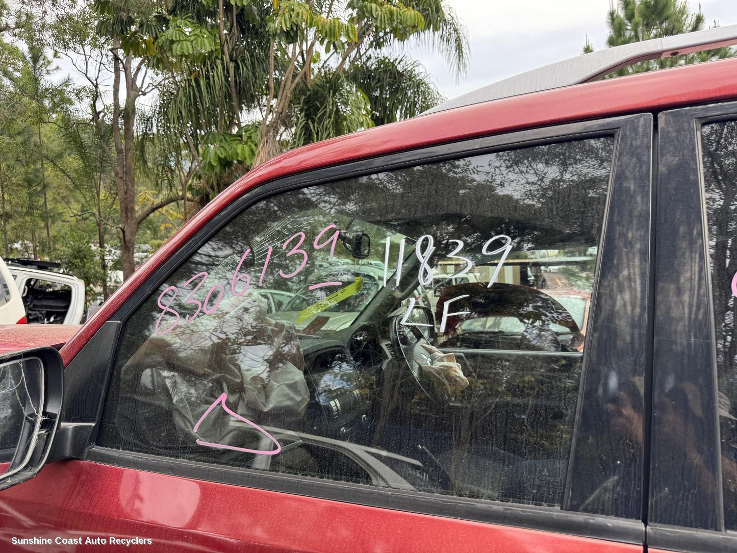 2009 Mitsubishi Pajero Left Front Door Window