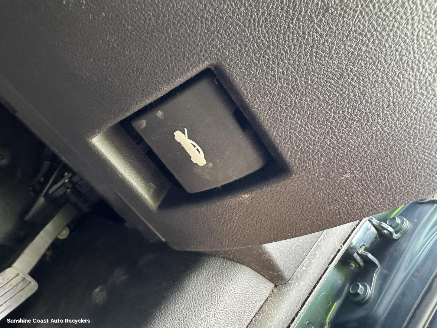 2008 Holden Commodore Bonnet Release
