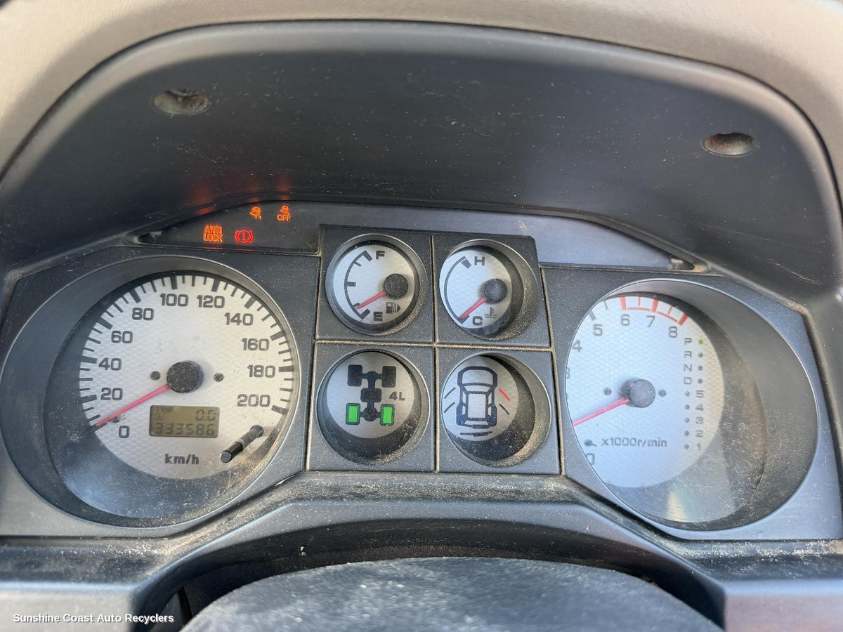 2002-2006 Mitsubishi Pajero Instrument Cluster