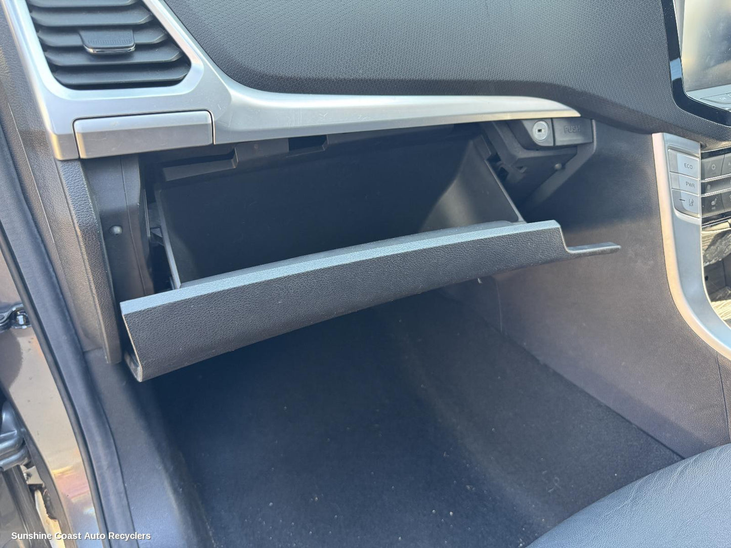 2017-2026 Ldv T60 Glove Box