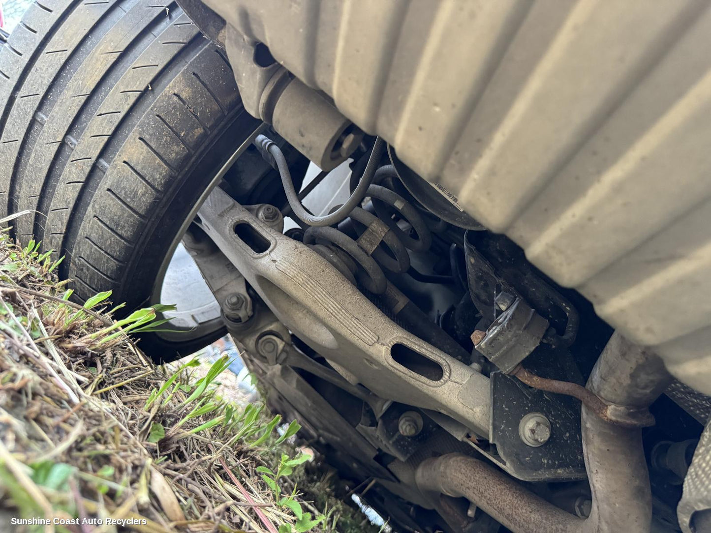 2015 Jaguar Xe Left Rear Trailing Arm