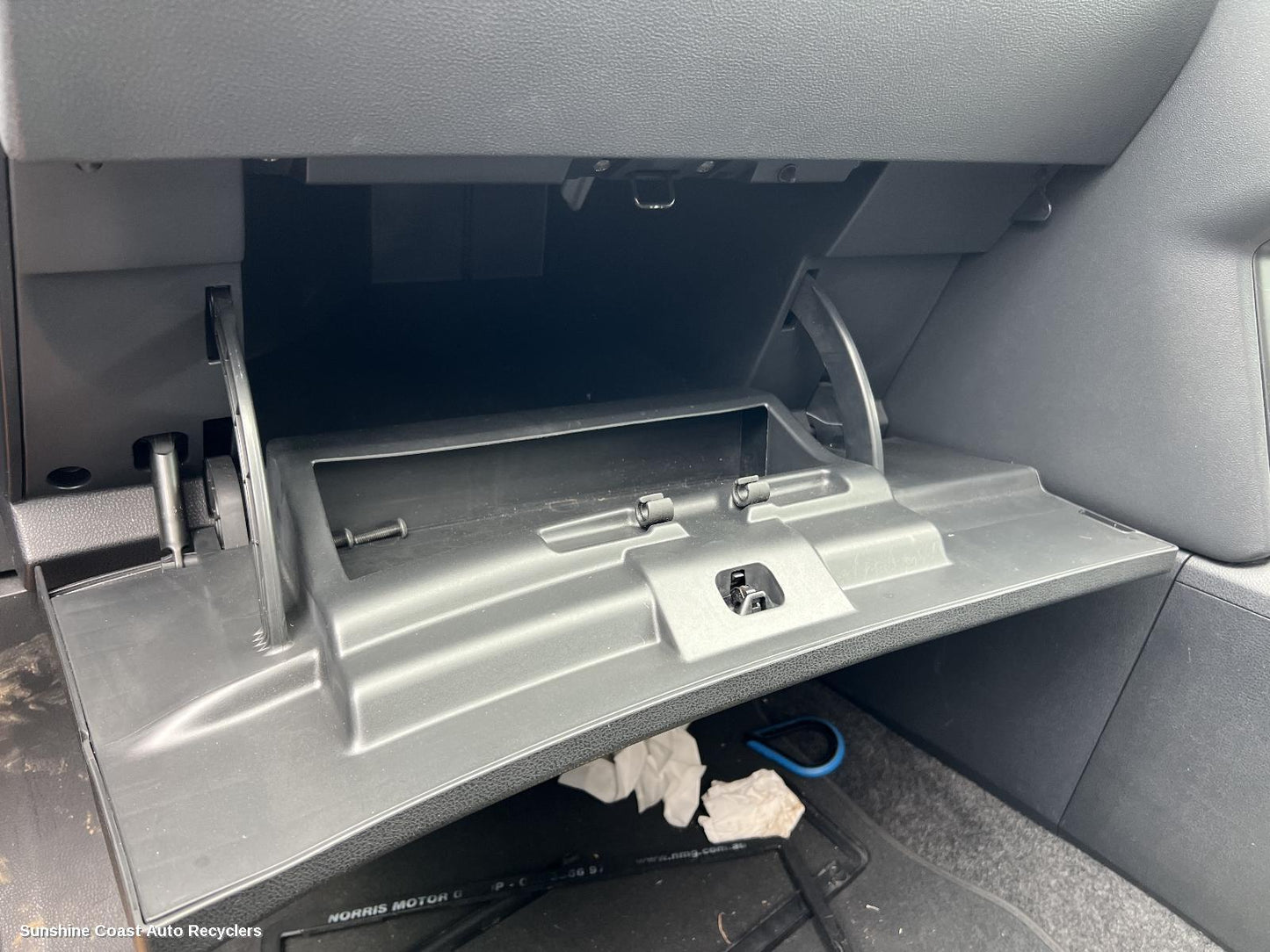 2010 Nissan Dualis Glove Box