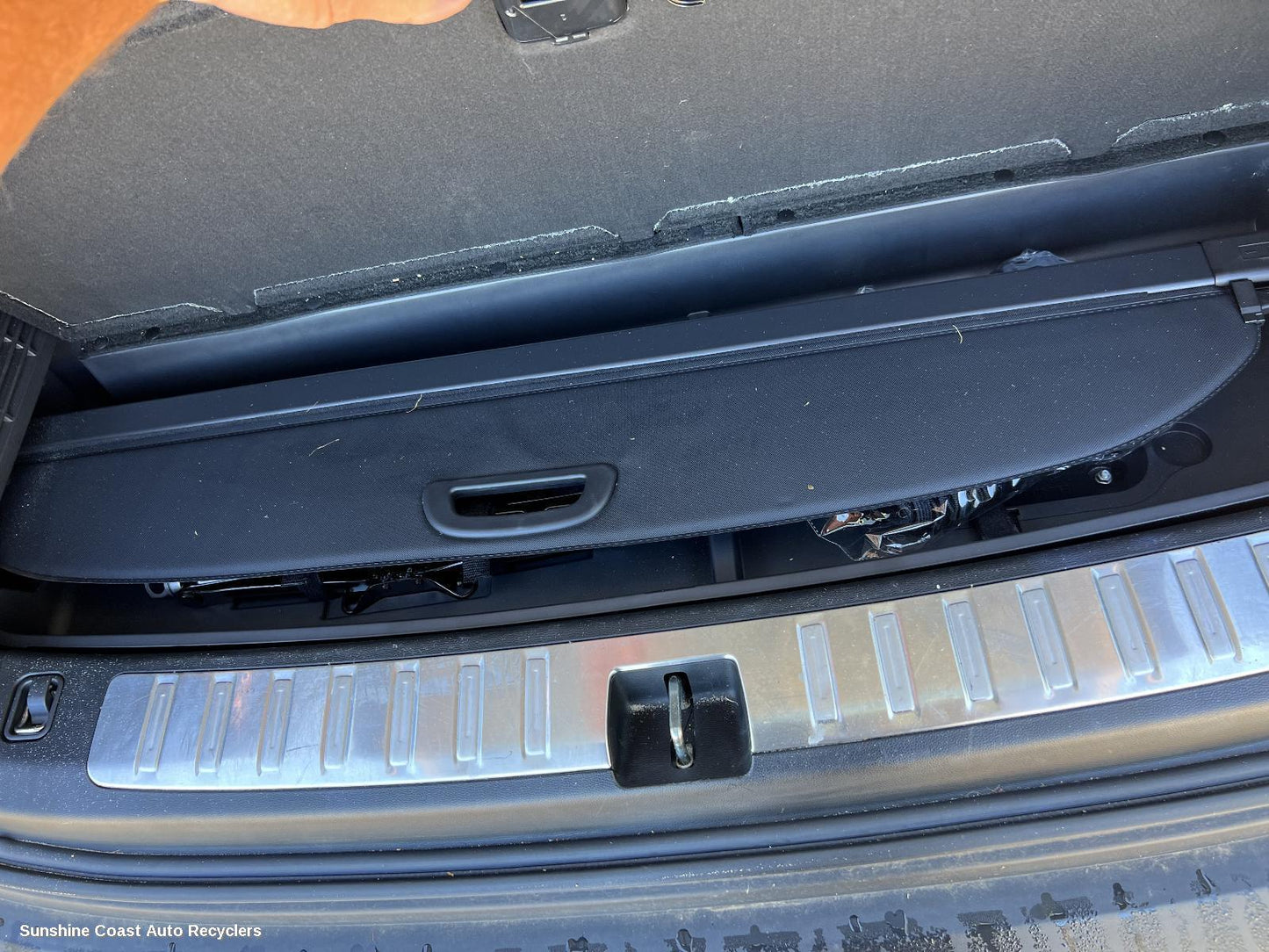 2021 Ldv D90 Parcel Shelf Cargo Blind