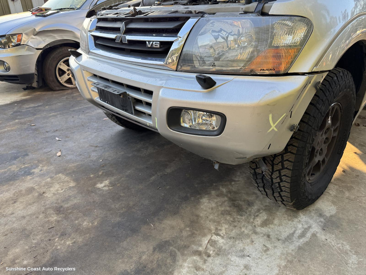 2000-2002 Mitsubishi Pajero Left Headlamp