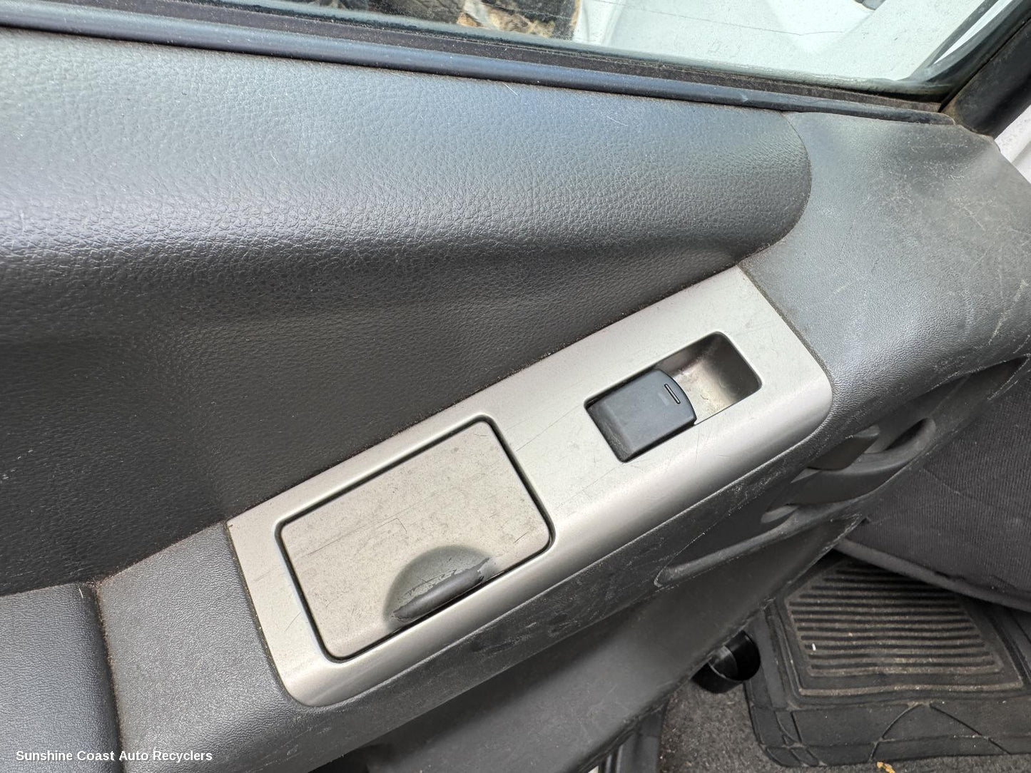 2010 Nissan Navara Ashtray