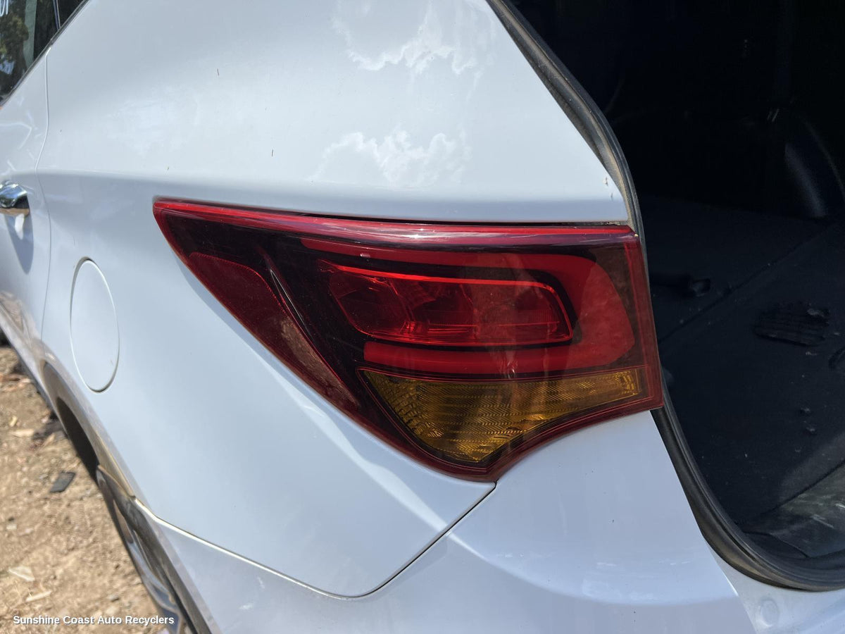 2015-2018 Hyundai Santa Fe Left Taillight