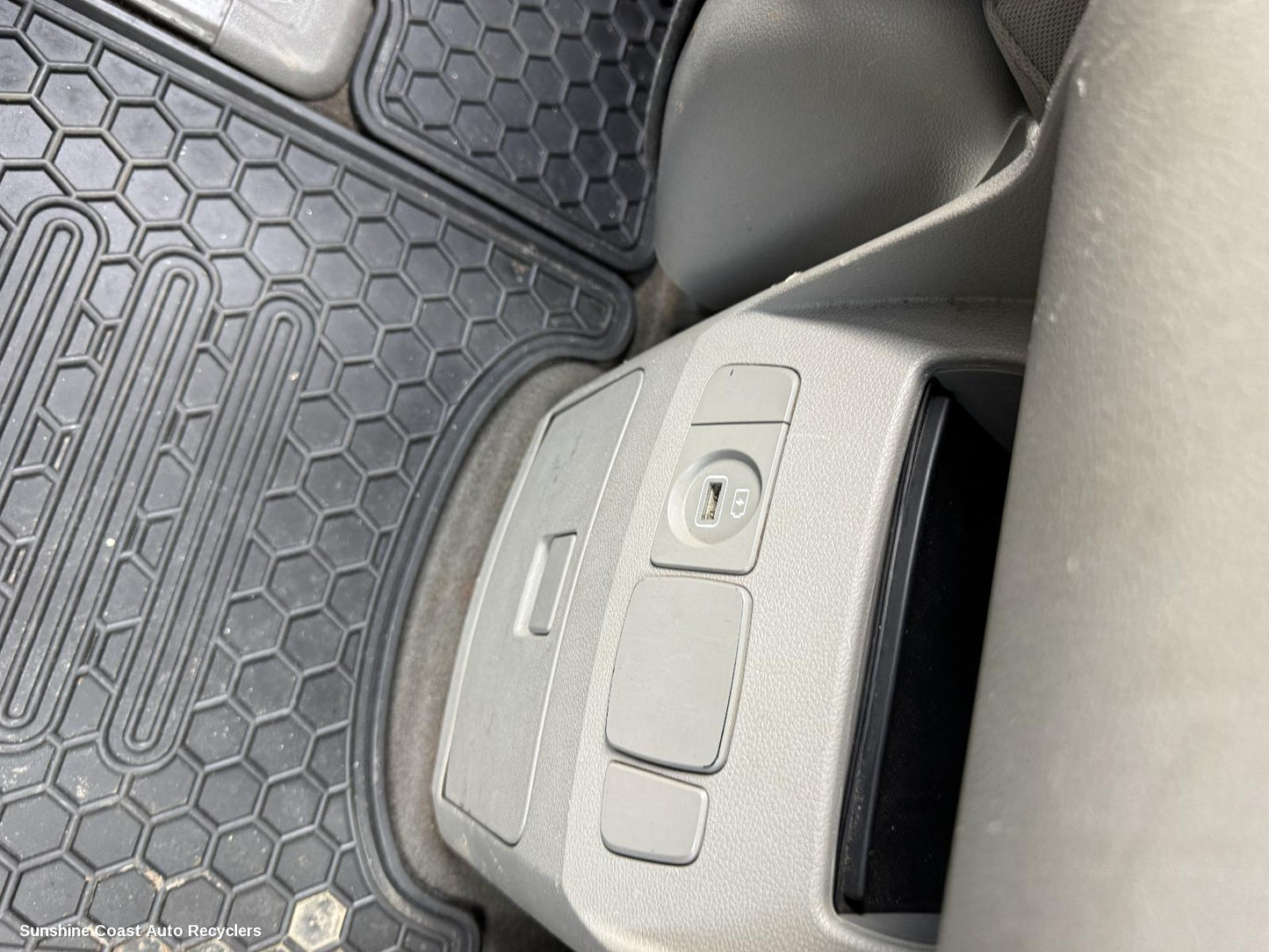 2015 Kia Carnival/grand Carnival Console