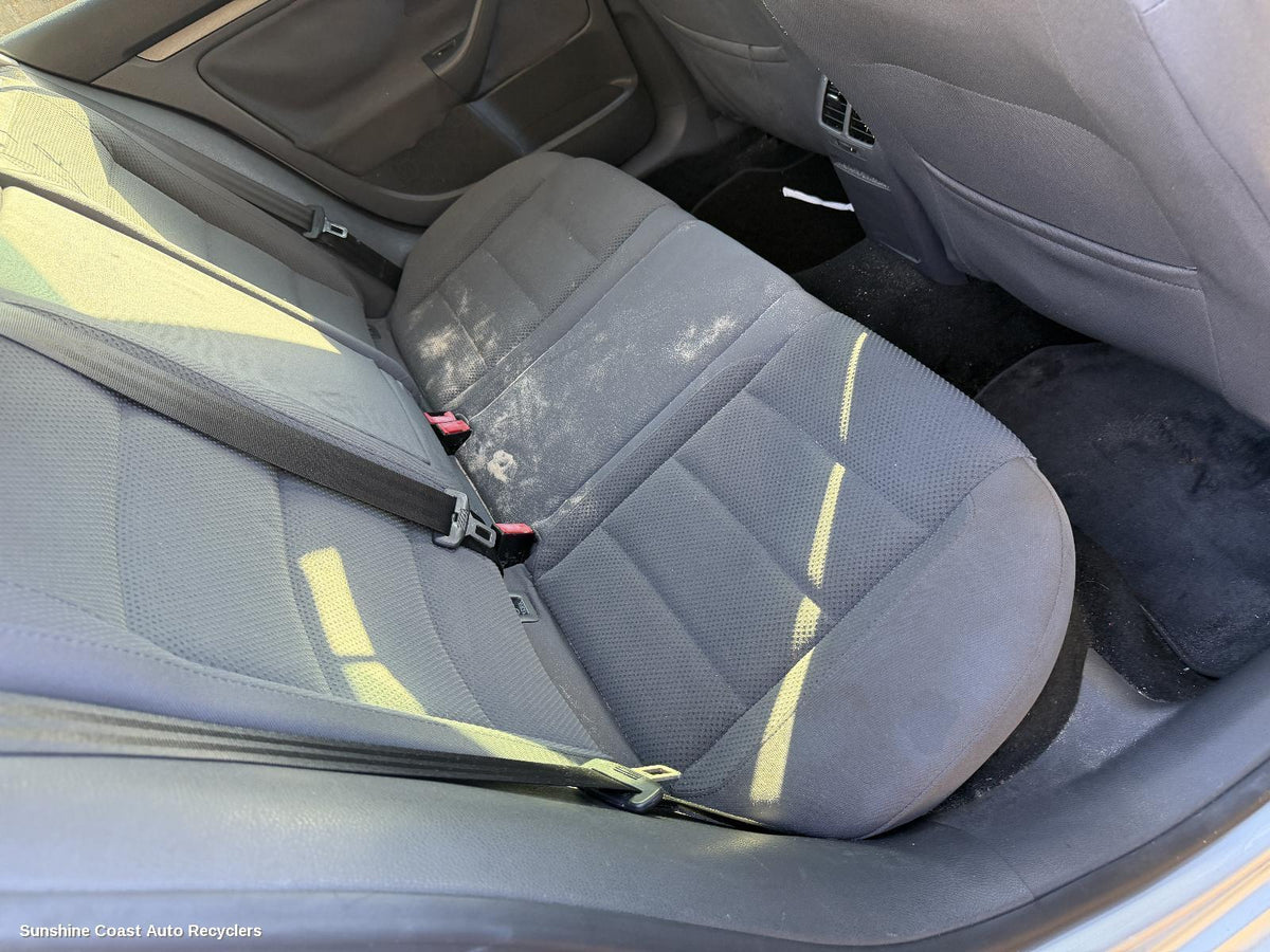 2004-2009 Volkswagen Golf 2nd Seat  Rear Seat