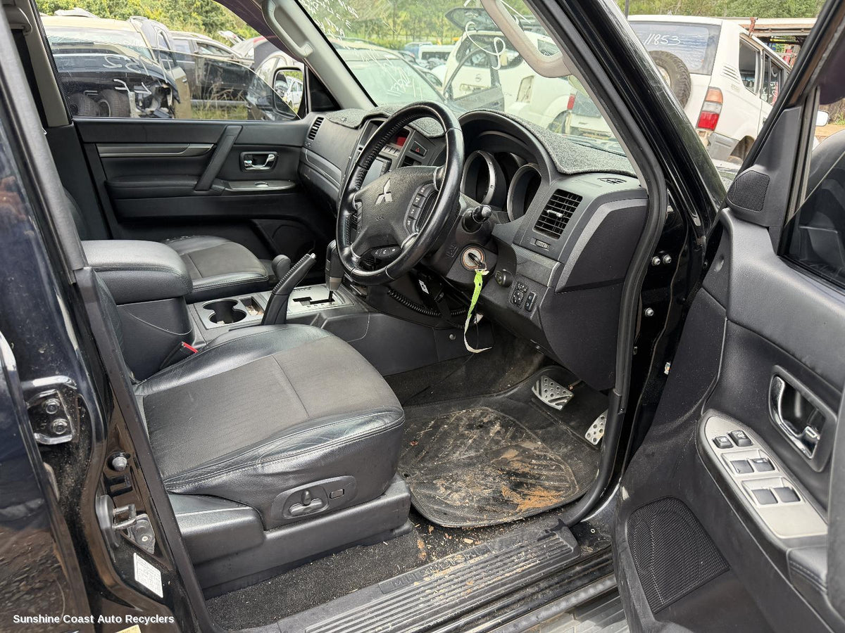 2006-2014 Mitsubishi Pajero Overflow Bottle