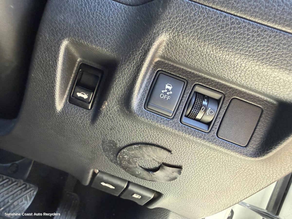 2013-2017 Nissan Pulsar Misc Switch Relay