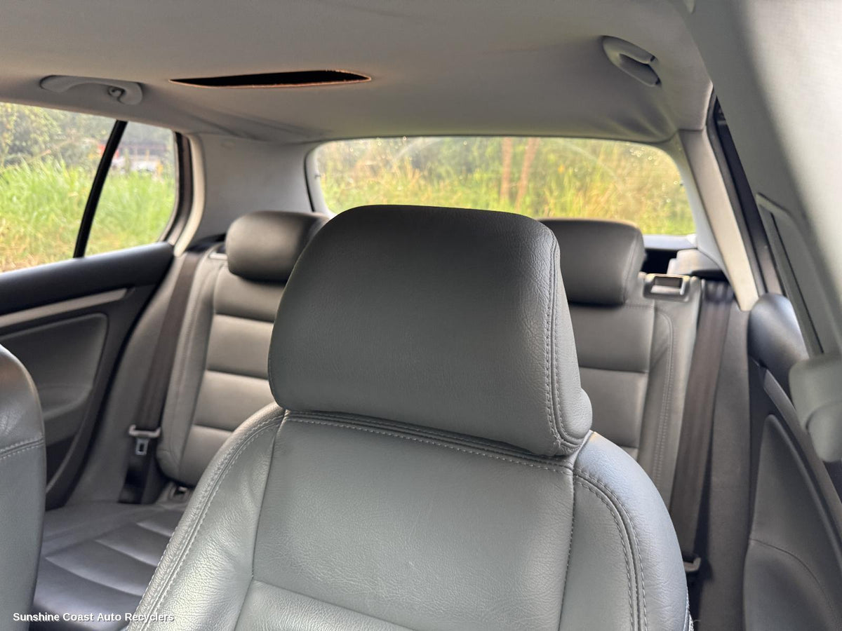 2004-2009 Volkswagen Golf Headrest