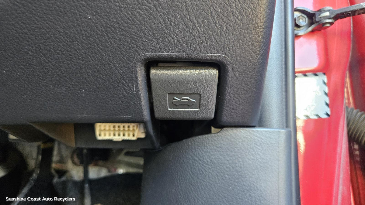 2005-2012 Toyota Rav4 Bonnet Release