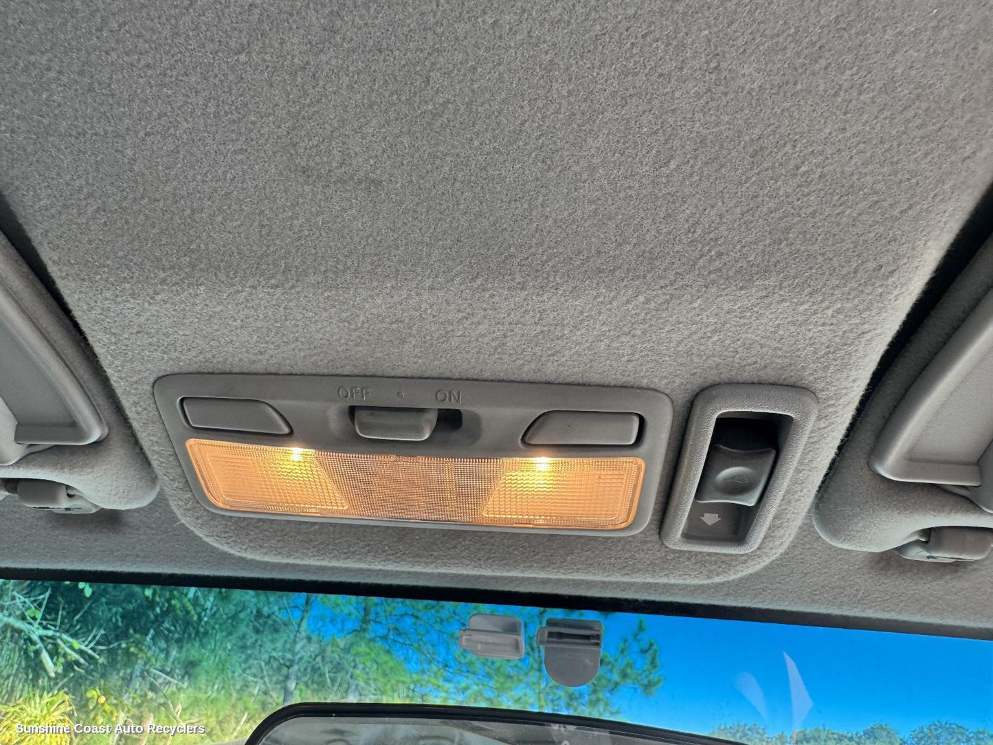 2002 Mitsubishi Pajero Courtesy Light