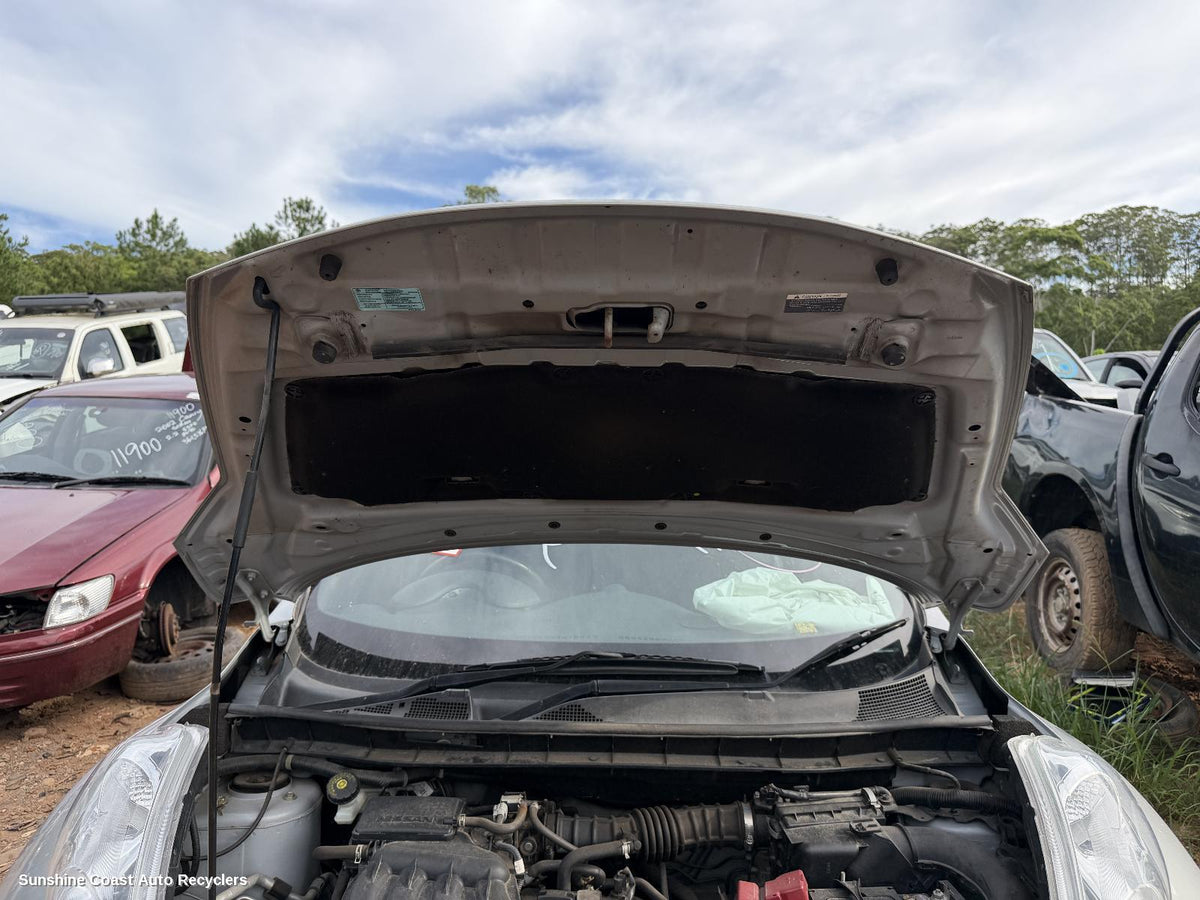 2010-2015 Nissan Juke Bonnet Hinge Strut