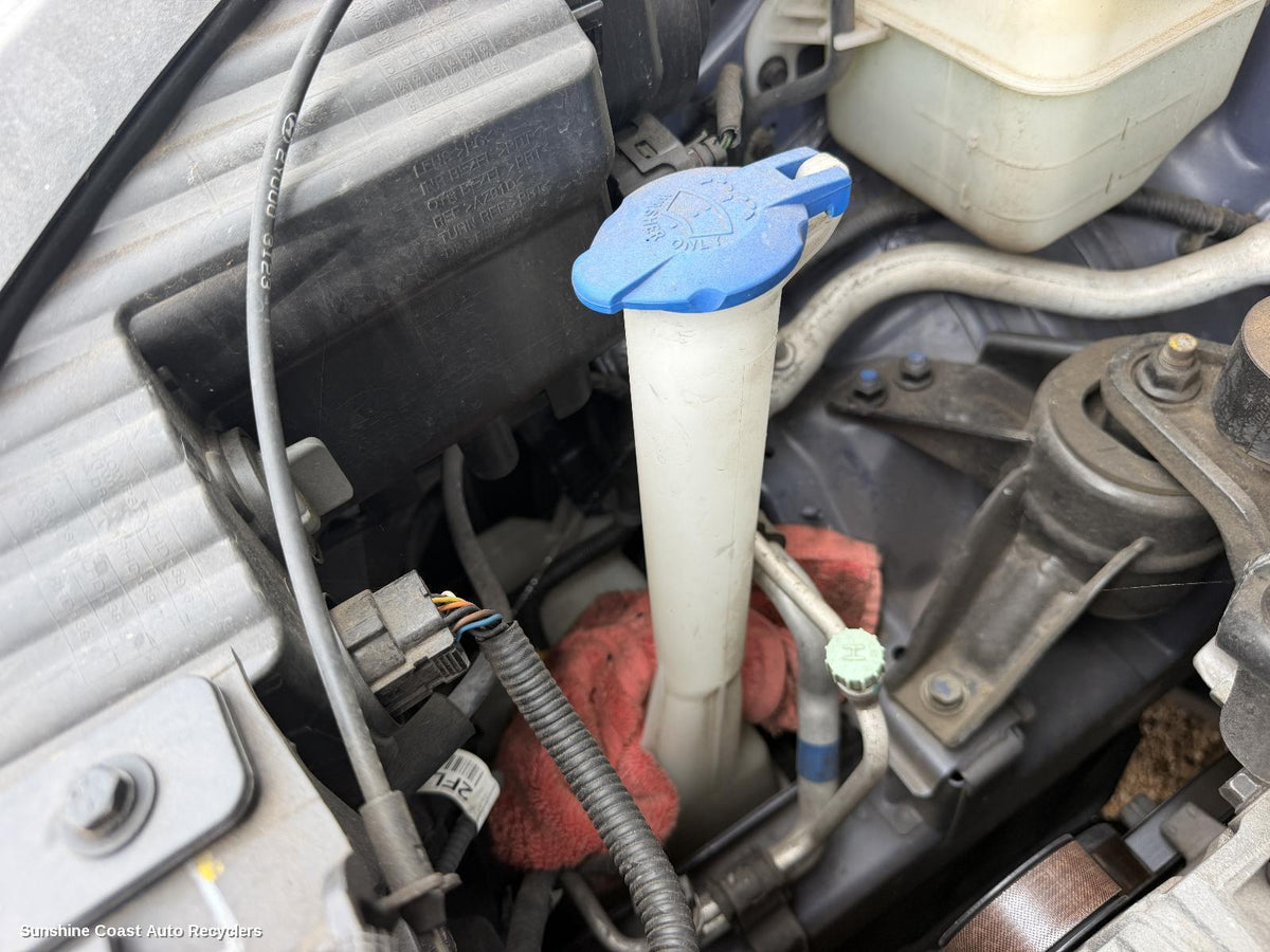 2009-2013 Hyundai Ix35 Washer Bottle