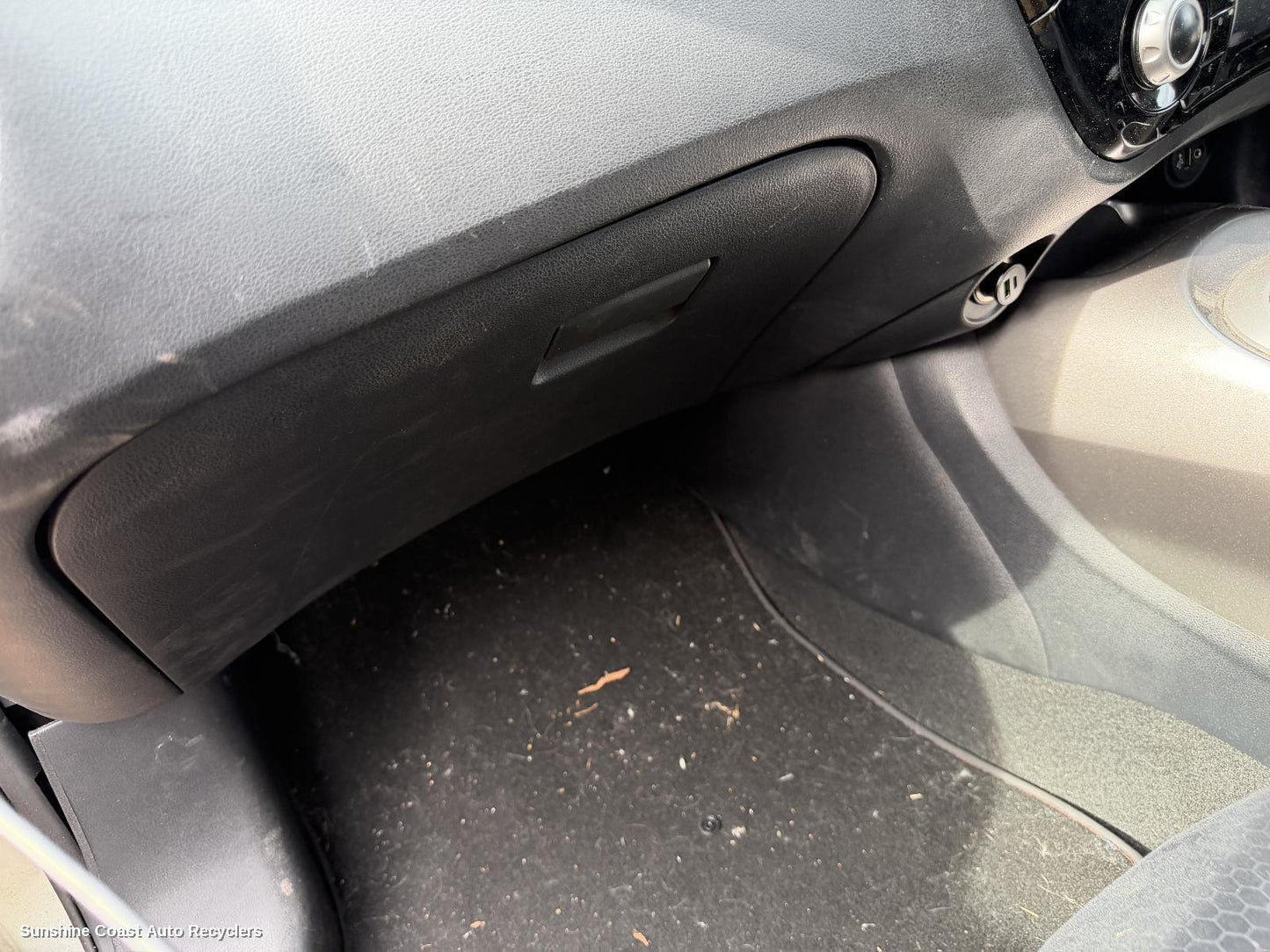 2014 Nissan Juke Glove Box
