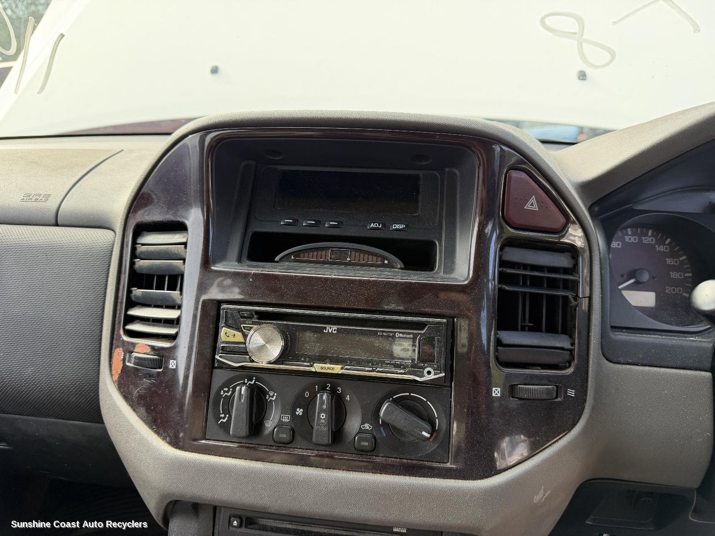 2000-2002 Mitsubishi Pajero Misc