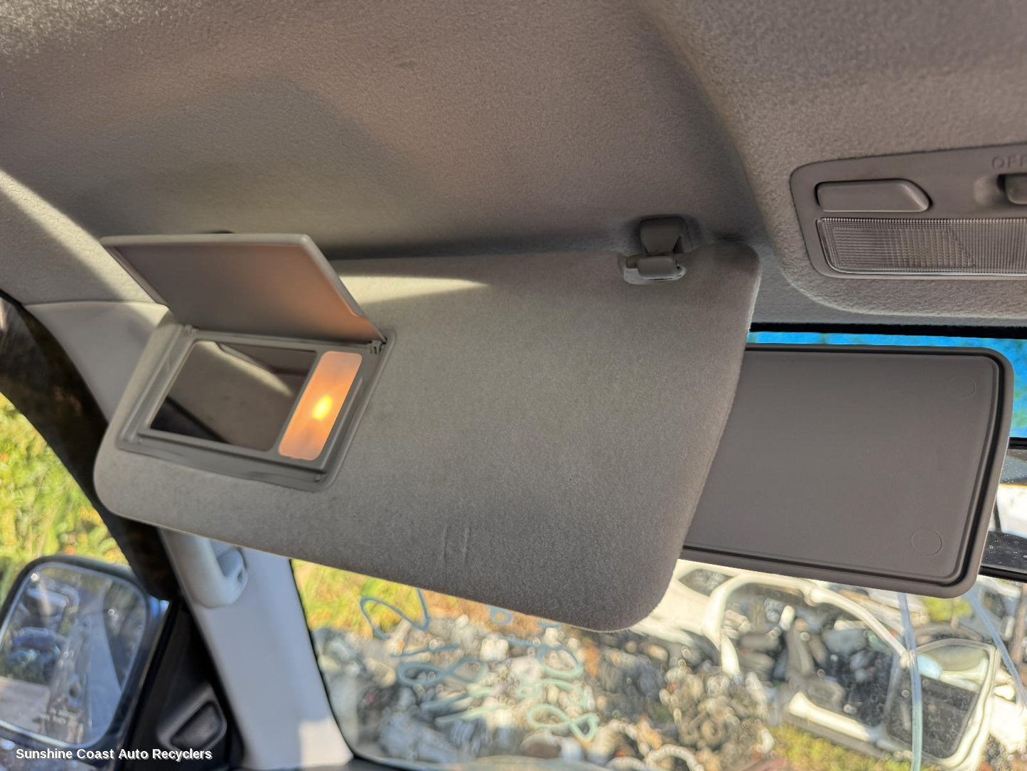 2002 Mitsubishi Pajero Sunvisor
