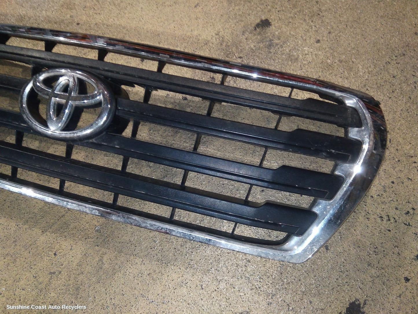2012-2015 Toyota Landcruiser Grille