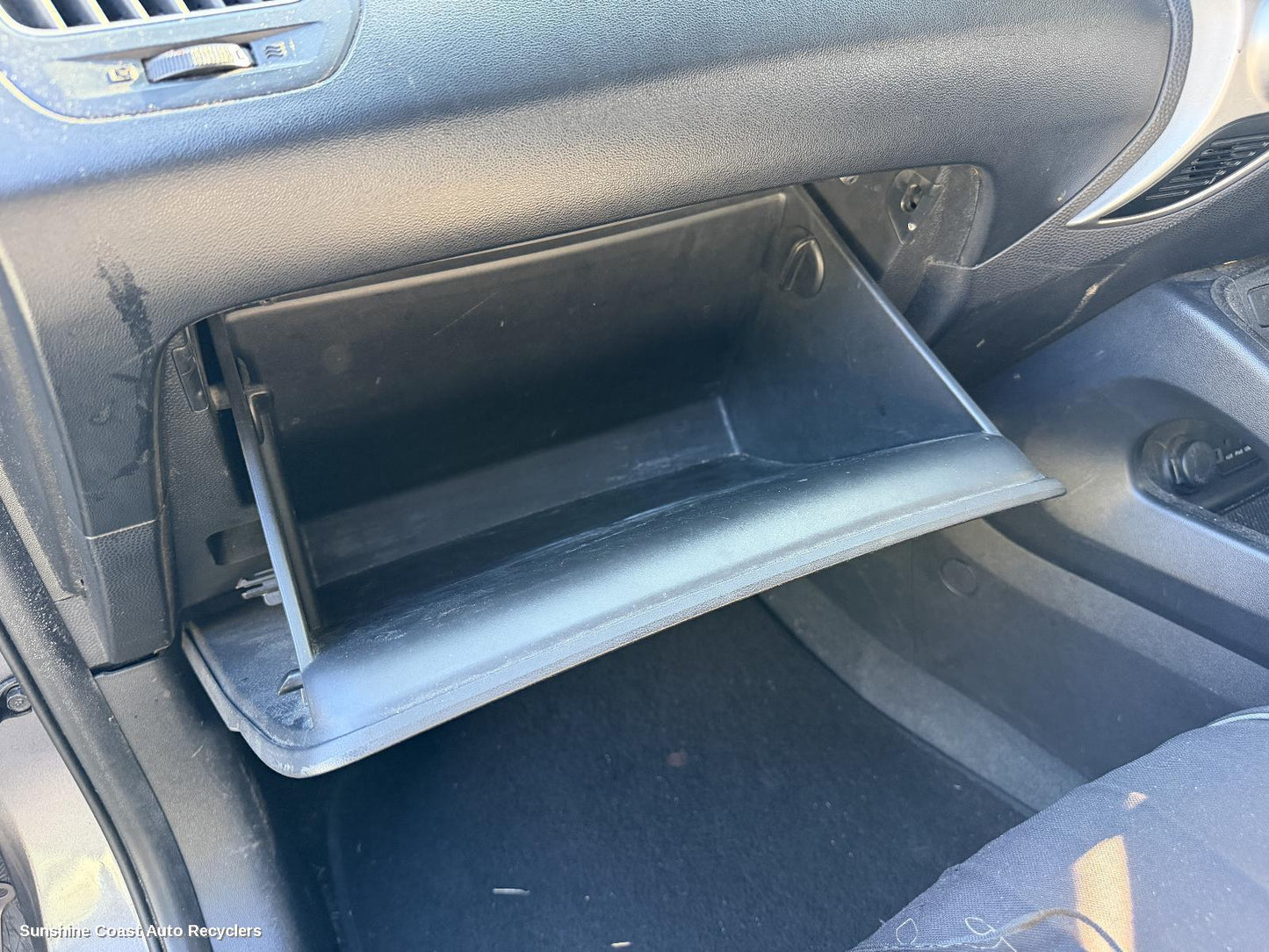 2009-2016 Hyundai Ix35 Glove Box
