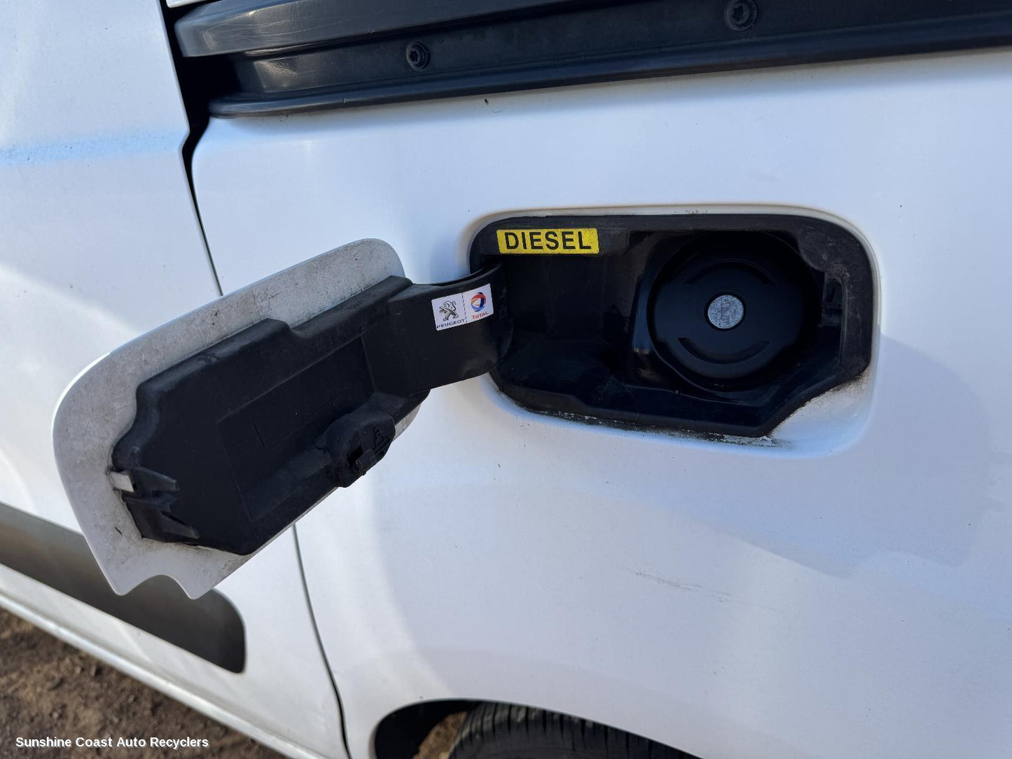 2013 Peugeot Partner Fuel Door   Filler
