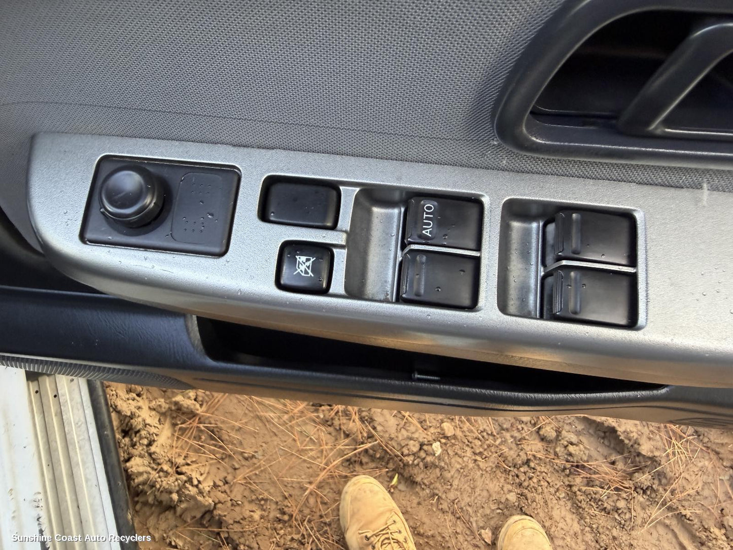 1997-2015 Nissan Navara Pwr Dr Wind Switch