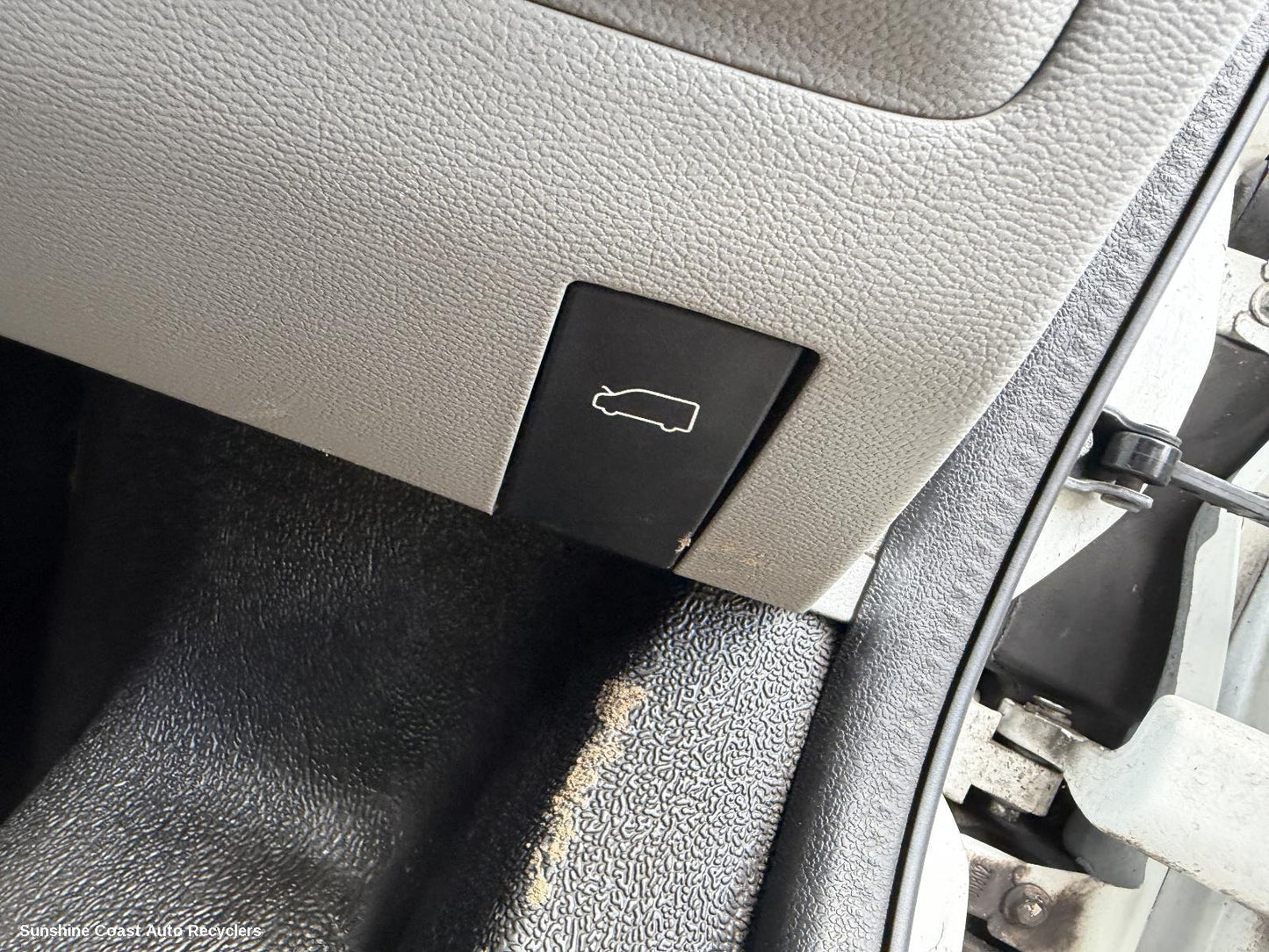 2020-2026 Ldv Deliver 9 Bonnet Release