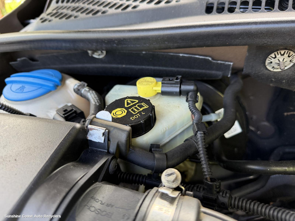2011-2022 Volkswagen Amarok Master Cylinder