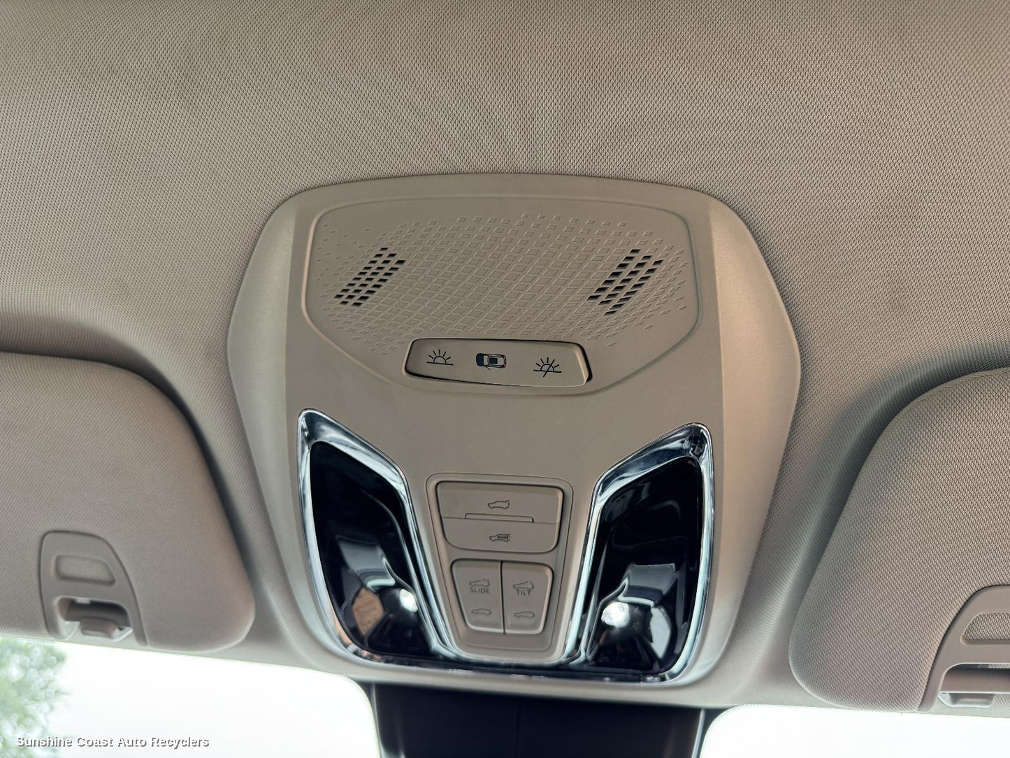 2022 Ldv D90 Courtesy Light