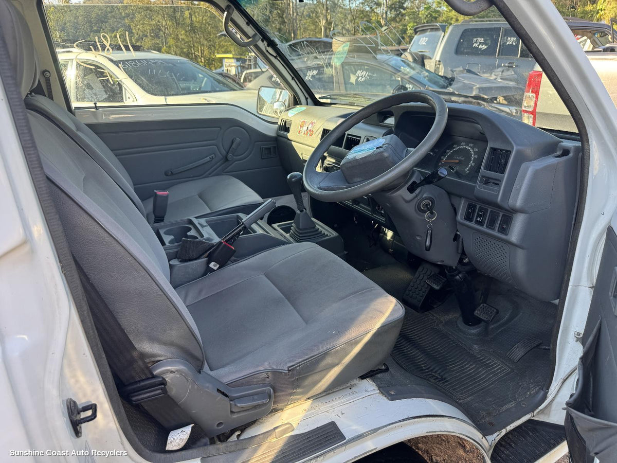 1994-2013 Mitsubishi L300 Front Seat
