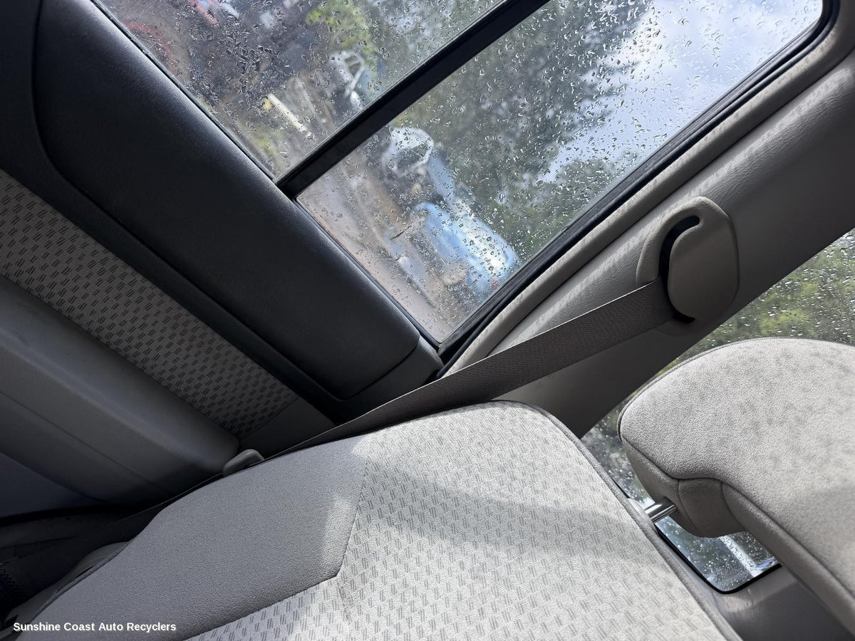 2002-2004 Nissan Patrol Seatbelt Stalk