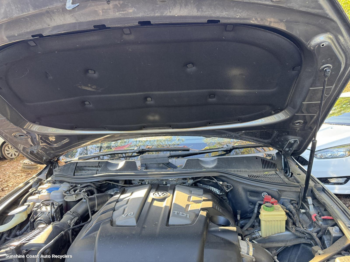 2010-2018 Volkswagen Touareg Bonnet Hinge Strut
