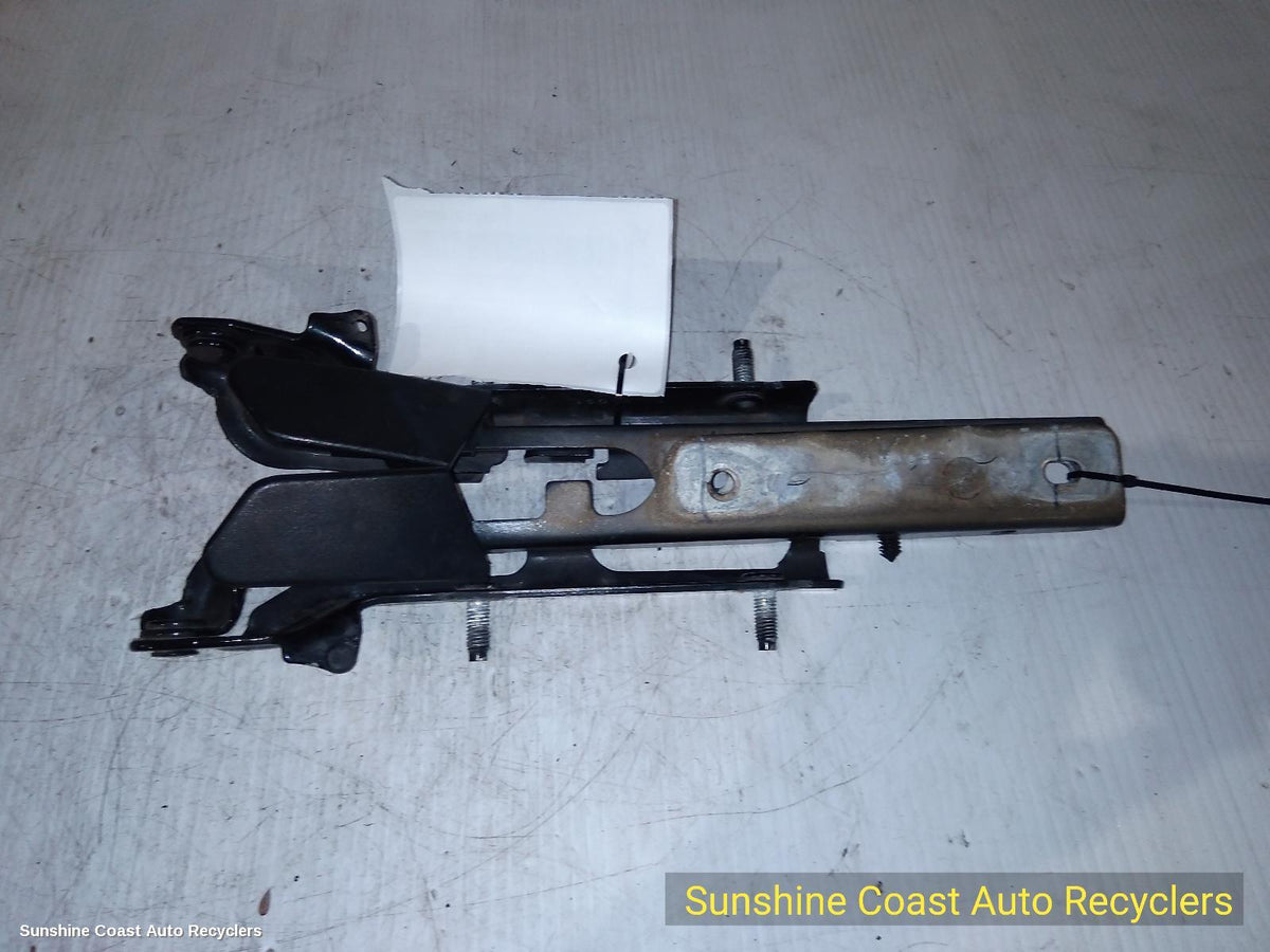 2007-2012 Jeep Cherokee Bonnet Hinge Strut