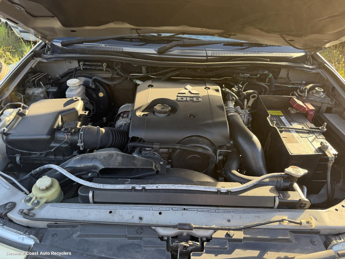 2013-2015 Mitsubishi Challenger Rear Garnish