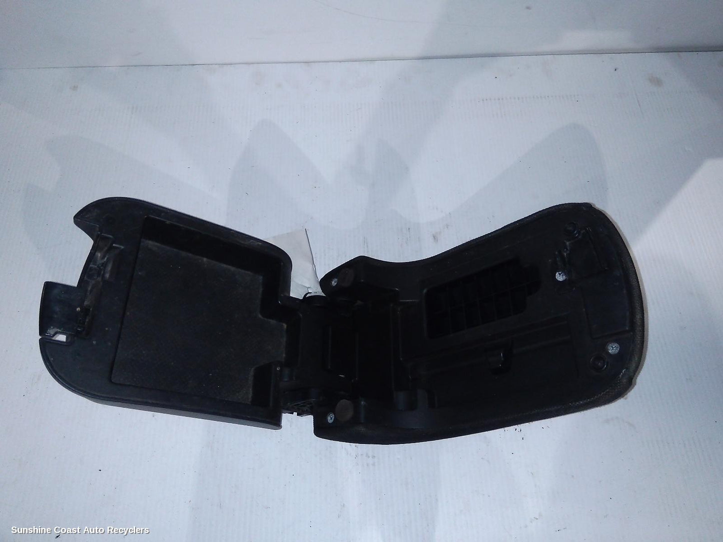 2010 Mitsubishi Triton Console