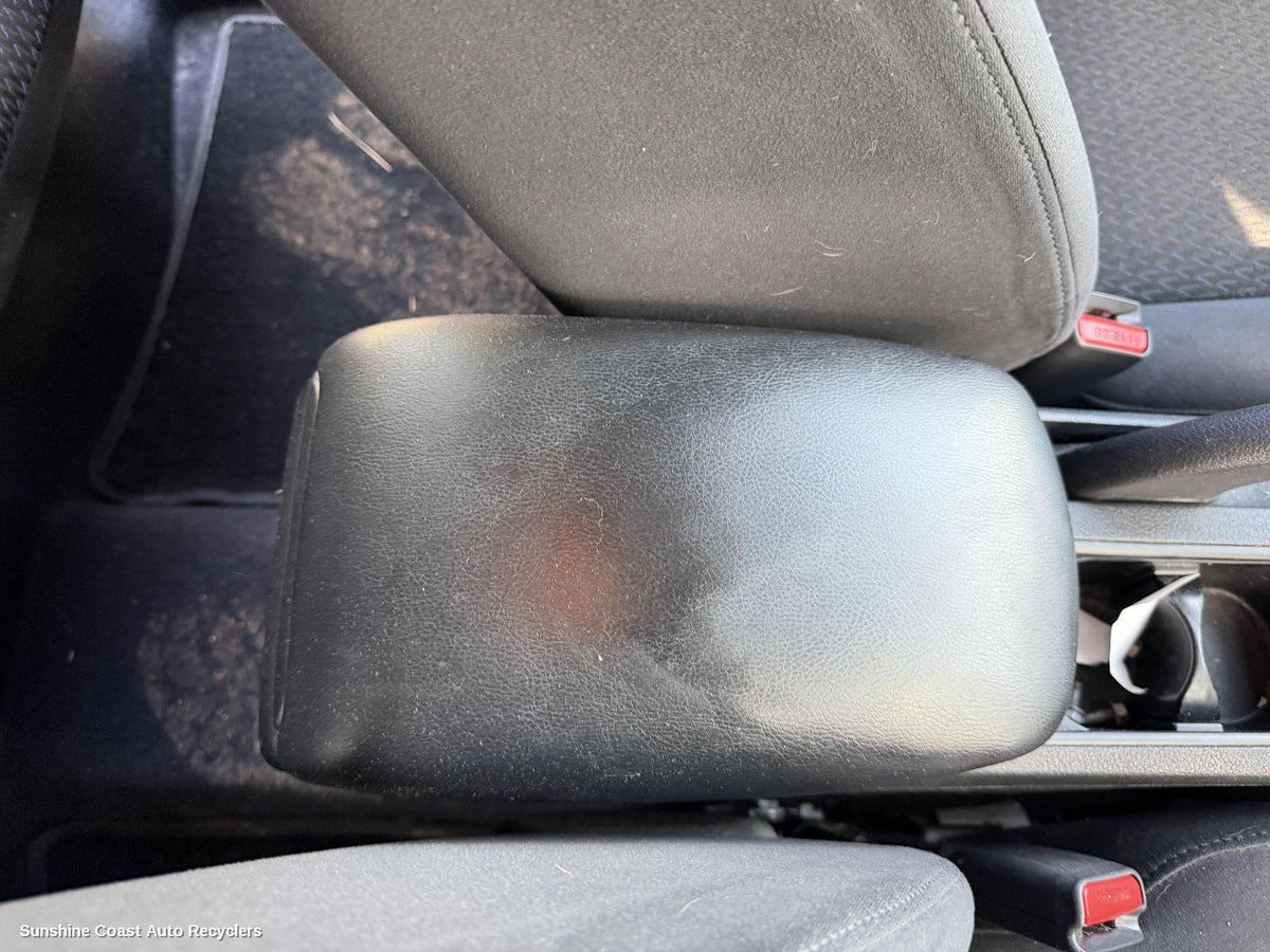 2013-2016 Nissan Pulsar Console