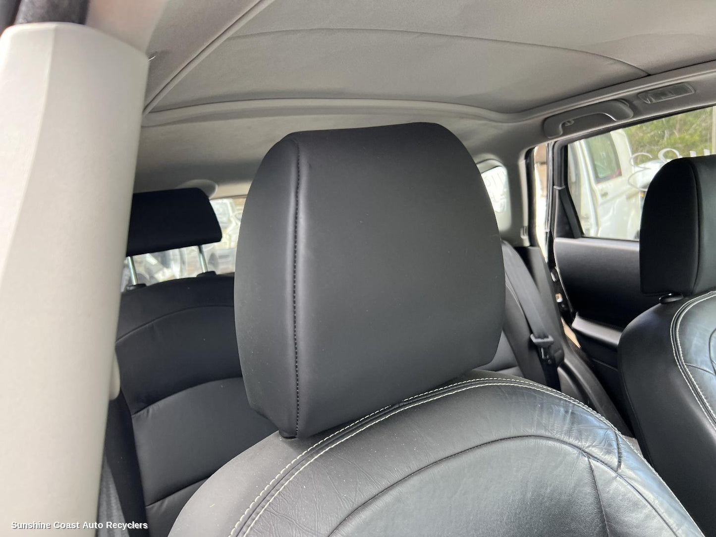 2010 Nissan Dualis Headrest