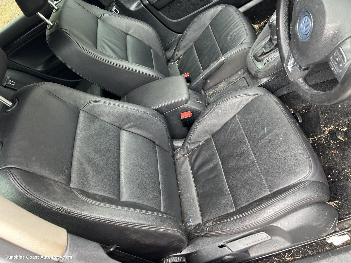 2010-2013 Volkswagen Golf Front Seat