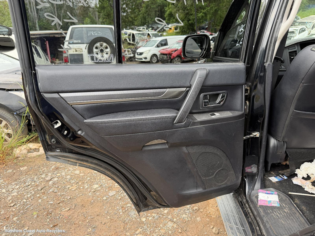 2006-2011 Mitsubishi Pajero Door Trim