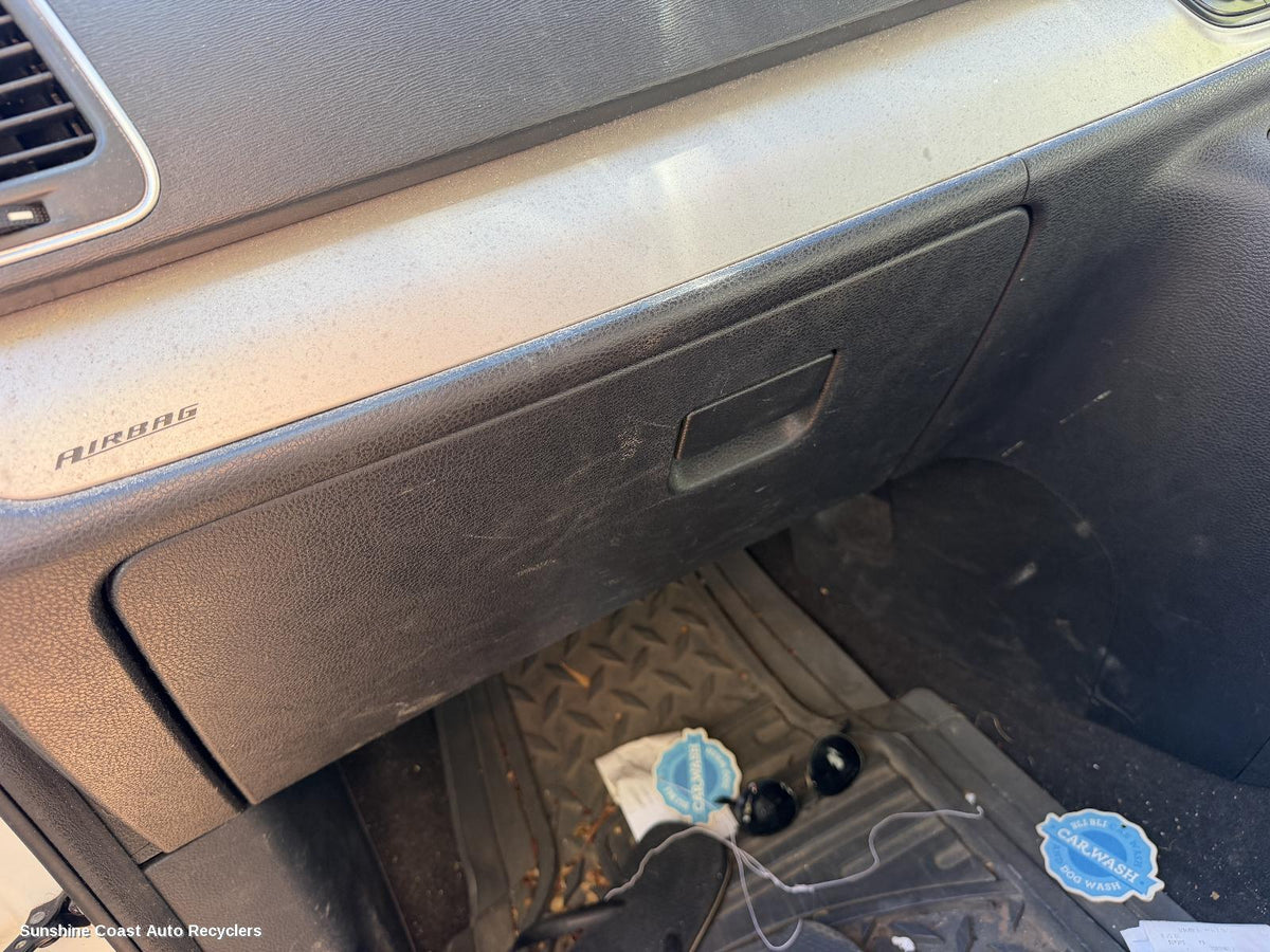 2015-2025 Ldv G10 Glove Box