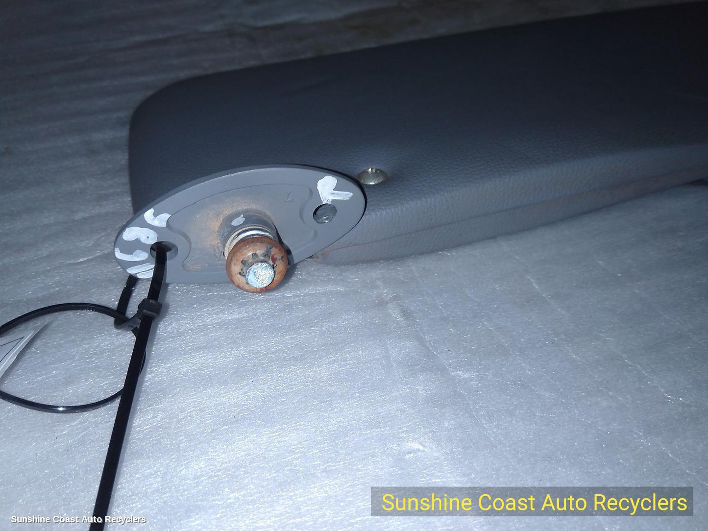 2001-2005 Toyota Hilux Sunvisor