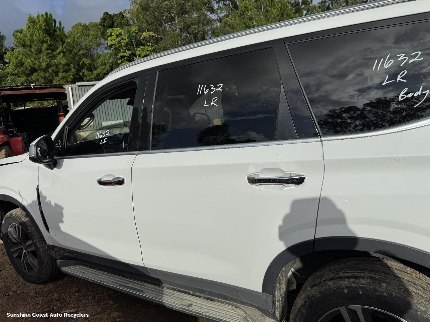 2022 Ldv D90 Left Rear Door Window